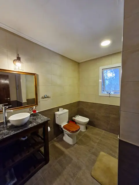 Baño completo en planta superior del Duplex 6